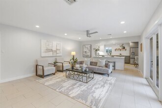 12326 Old Oaks Dr in Houston, TX - Building Photo - Building Photo