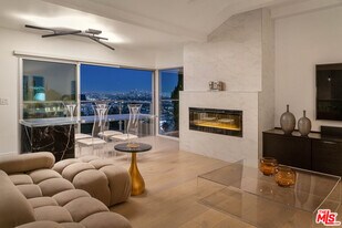 1430 Miller Dr in Los Angeles, CA - Building Photo