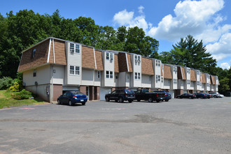 Wheeler Village Apartments in Southington, CT - Foto de edificio - Building Photo