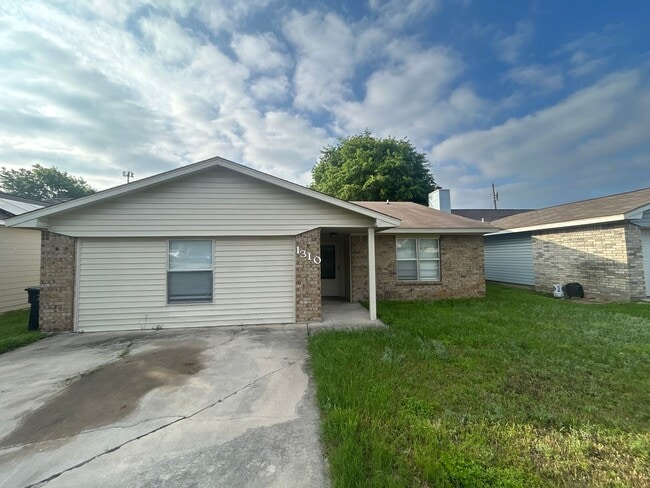 1310 Goodhue Dr
