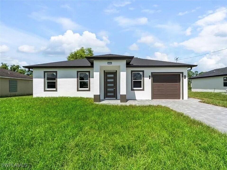 722 Castlestone Ave S in Lehigh Acres, FL - Building Photo