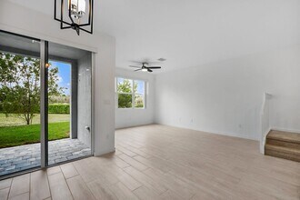 8554 Via Mar Rosso in Greenacres, FL - Foto de edificio - Building Photo