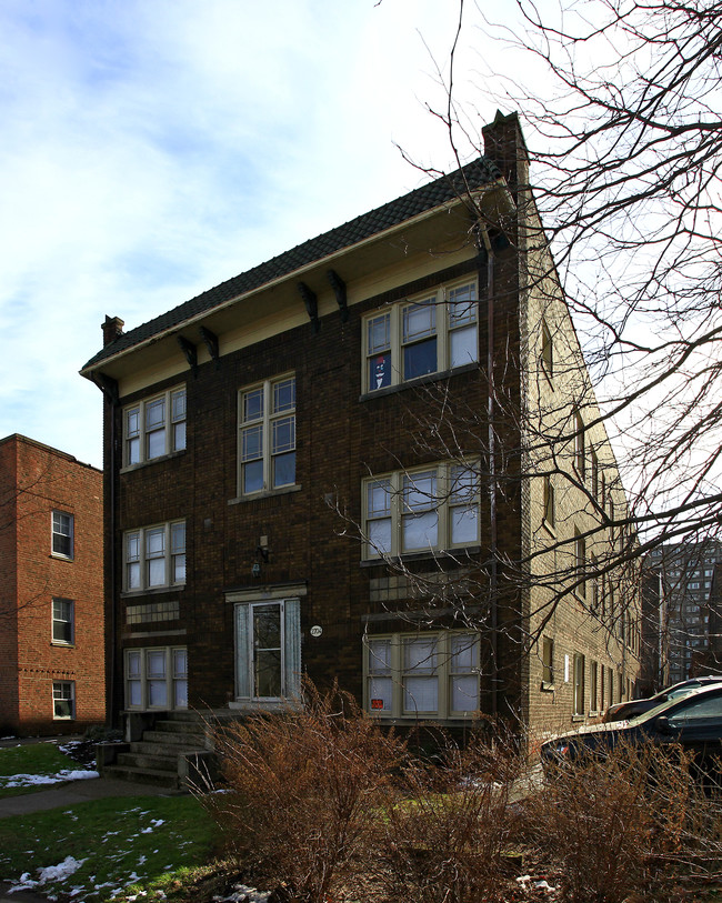 The Kerry Apartments in Cleveland, OH - Building Photo - Building Photo