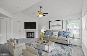1013 Summerglenn Ct-Unit -7-203 in Bowie, MD - Building Photo - Building Photo