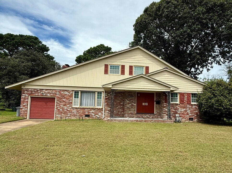 322 Shoreline Dr in Hampton, VA - Building Photo
