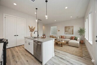 6107 Campos Dr in Houston, TX - Building Photo - Building Photo