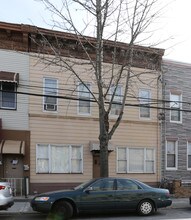 6703 Forest Ave in Ridgewood, NY - Foto de edificio - Building Photo