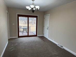 233 Manor Dr in Riverdale, IA - Foto de edificio - Building Photo