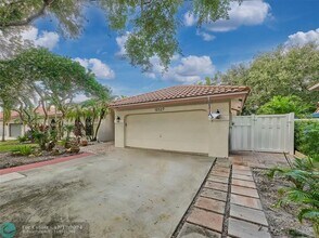 10527 Zurich St in Hollywood, FL - Building Photo - Building Photo