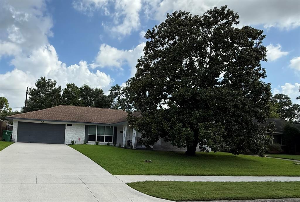 5026 Redstart St in Houston, TX - Building Photo
