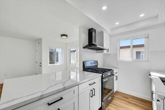 18652 Libra Cir in Huntington Beach, CA - Building Photo - Building Photo