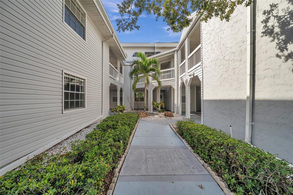 6939 Stonesthrow Cir N in St. Petersburg, FL - Building Photo