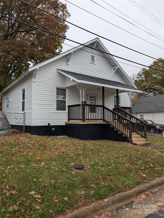 310 Messick Ave in Mooresville, NC - Foto de edificio