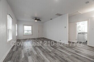 112 W Hermine Blvd in San Antonio, TX - Building Photo - Building Photo