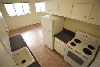 375 Staten Ave in Oakland, CA - Foto de edificio - Building Photo