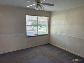 303 Ridge St in Copperas Cove, TX - Foto de edificio - Building Photo