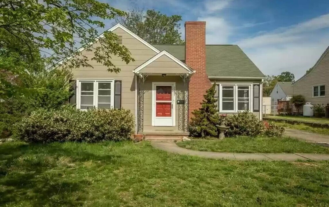 3223 Anderson Dr in Winston-Salem, NC - Building Photo