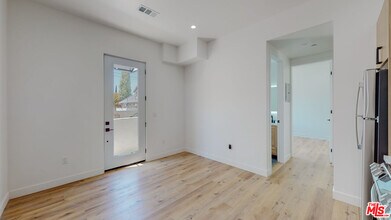 4460 W Maplewood Ave in Los Angeles, CA - Building Photo - Building Photo