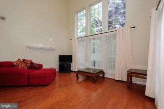 109 Deer Run Ct in Pennington, NJ - Building Photo - Building Photo