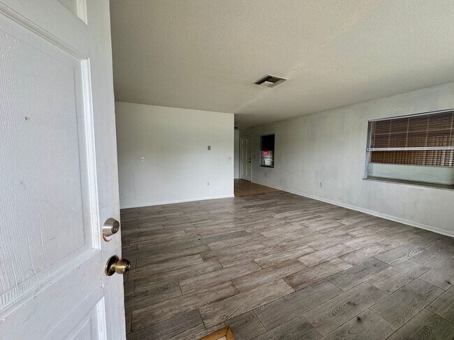 308 N Rockingham Ave in Tavares, FL - Building Photo - Building Photo