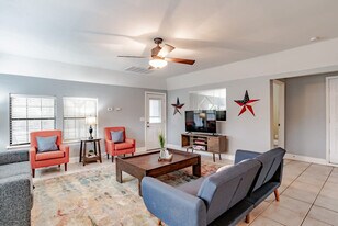 2255 Dog River Ct in Mobile, AL - Building Photo