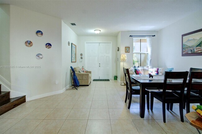 12161 SW 123rd Pl in Miami, FL - Building Photo - Building Photo