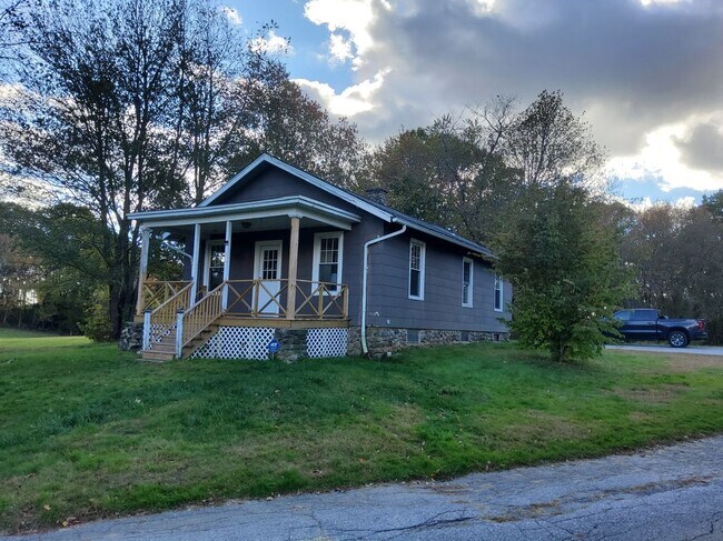 431 Chestnut Hill Ave in Waterbury, CT - Foto de edificio - Building Photo