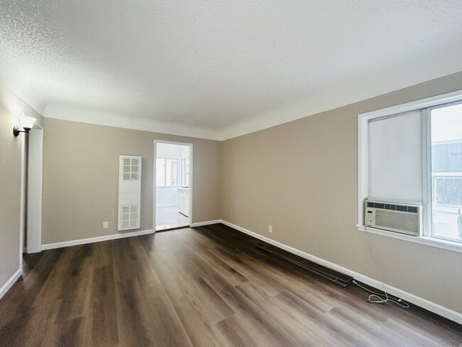 14210 Sylvan St, Unit 3 in Van Nuys, CA - Building Photo - Building Photo