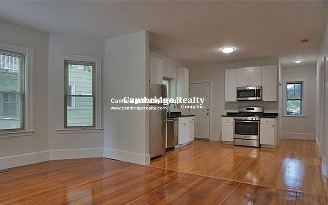 10 Stone Pl, Unit 2