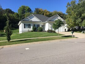 1966 Fox Valley Dr SW in Rochester, MN - Building Photo