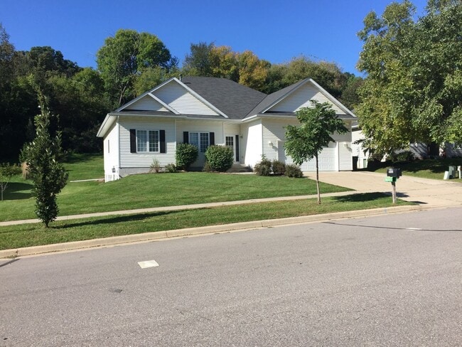 property at 1966 Fox Valley Dr SW