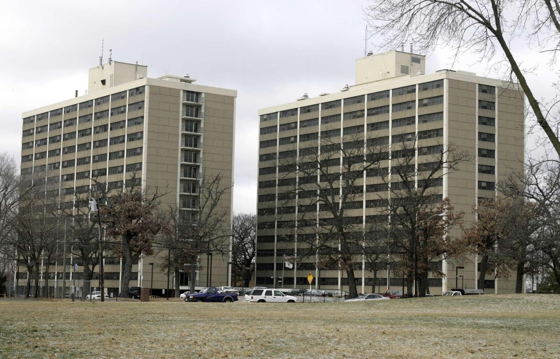 Brewington Oaks A & B in Rockford, IL - Building Photo