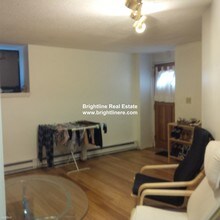 21 Kinross Rd-Unit -Apt 1 in Boston, MA - Building Photo - Building Photo