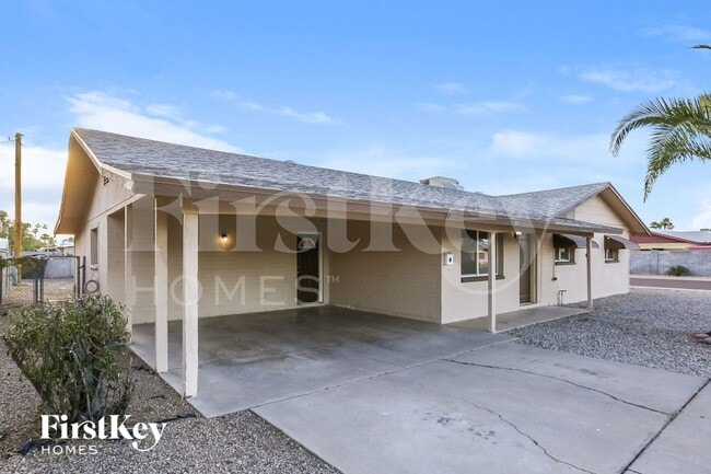 1321 S Beck Ave in Tempe, AZ - Foto de edificio - Building Photo