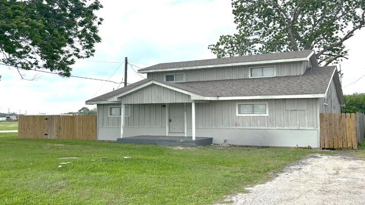 228 Orange St in La Marque, TX - Building Photo
