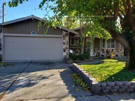 231 N West St in Vacaville, CA - Building Photo