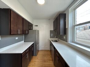 3018 N Karlov Ave, Unit 1 in Chicago, IL - Foto de edificio - Building Photo