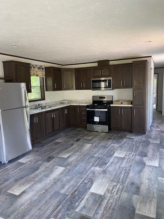 551 Lauschtown Rd in Denver, PA - Building Photo - Building Photo