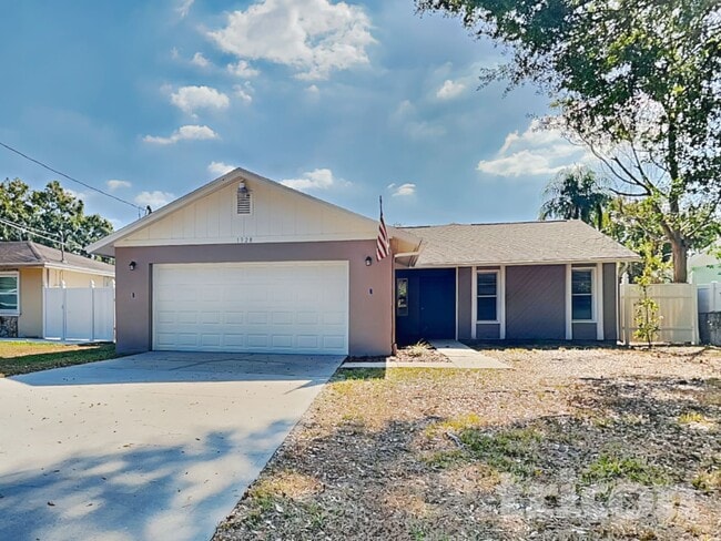 property at 1928 W Clinton St