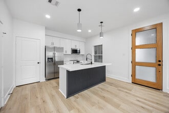 3327 Cornell St in Houston, TX - Foto de edificio - Building Photo