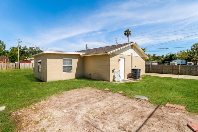 4504 Joan Way in New Port Richey, FL - Building Photo - Building Photo