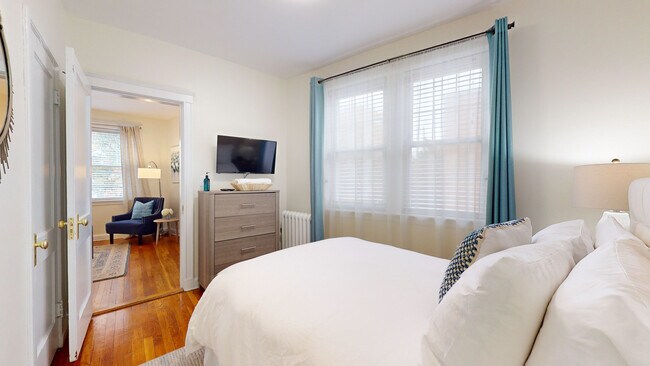 191 Kent St, Unit 3 in Brookline, MA - Foto de edificio - Building Photo