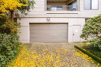 1320 SW Hall St in Portland, OR - Building Photo - Building Photo