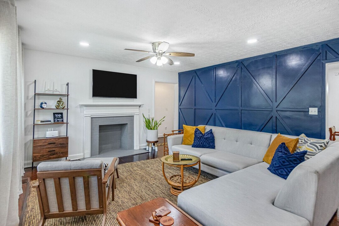 2100 Cascade Rd, Unit ID1233220P in Atlanta, GA - Building Photo