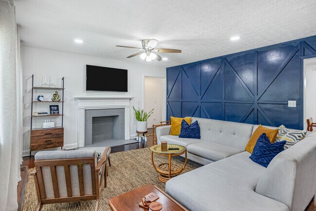2100 Cascade Rd in Atlanta, GA - Building Photo - Building Photo