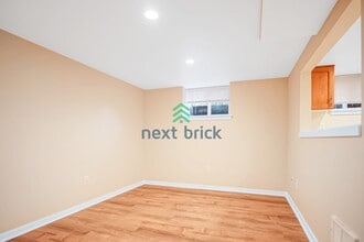 909 N 105th St in Seattle, WA - Building Photo - Building Photo