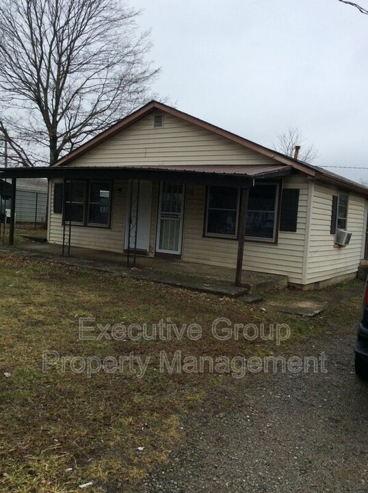 359 Smith St in Radcliff, KY - Building Photo