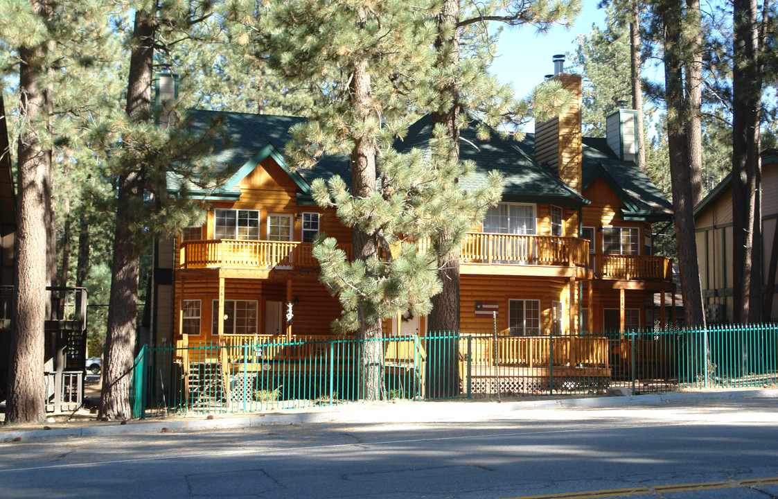 745 Summit Blvd in Big Bear Lake, CA - Building Photo