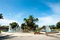 9387 Vercelli Ct in Naples, FL - Foto de edificio - Building Photo