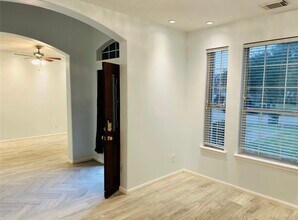 9539 Still Cove Ln in Houston, TX - Foto de edificio - Building Photo